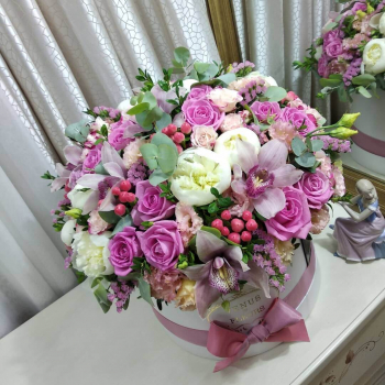 Нежный микс из цветов - 51 шт.