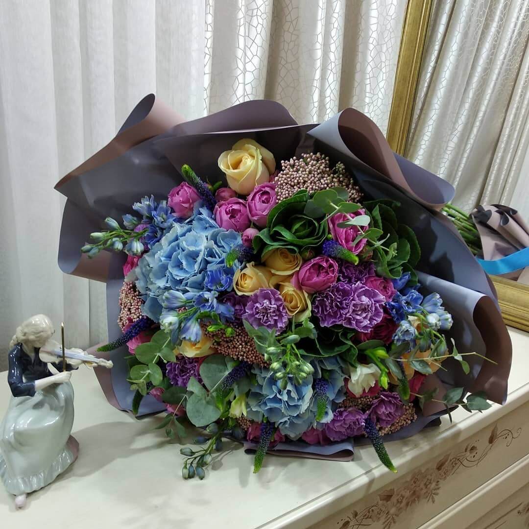Букет "Царица красоты" - 65 шт.