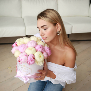 Пионы в коробке от 19 шт.