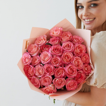 Букет розовых роз от 9 шт.