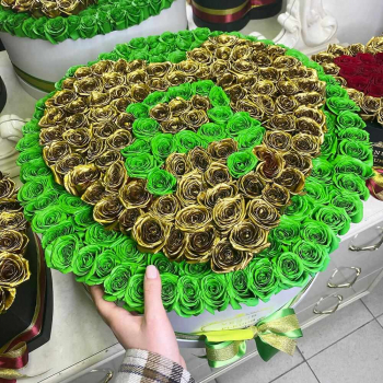 Зеленые розы с сердцем от 101 шт.