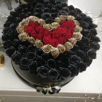 101 черная роза с сердцем