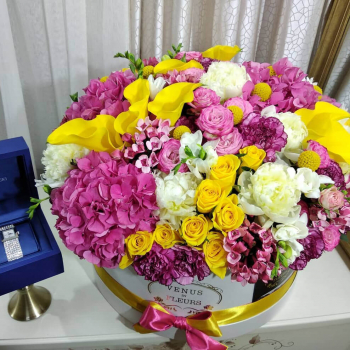 Каллы с пионами в миксе - 75 шт. Каллы с пионами в миксе - 75 шт.