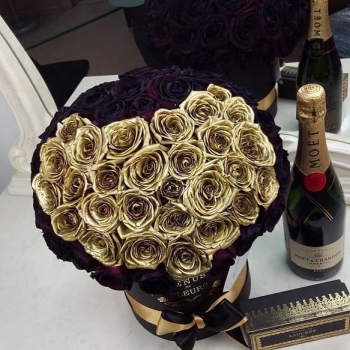 101 черная роза с сердцем - шар 101 черная роза с сердцем - шар