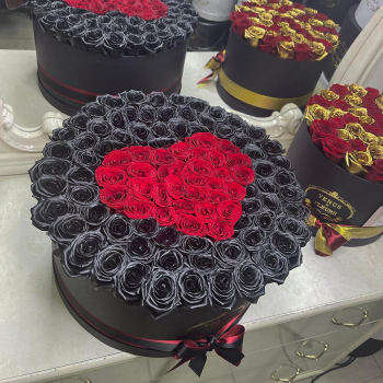 101 черная роза с сердцем