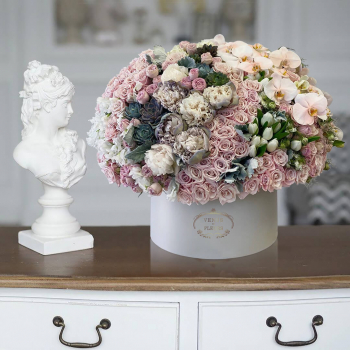 Микс с орхидеями и пионами от 71 шт.