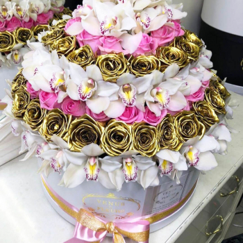 Стильный букет с золотыми от 51 шт. Стильный букет с золотыми от 51 шт.