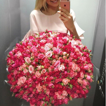 Букет из кустовых роз - 101 шт. Букет из кустовых роз - 101 шт.