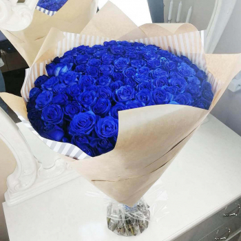 101 синяя роза в букете