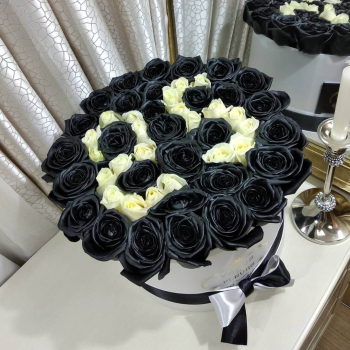 51 черная роза с белой датой