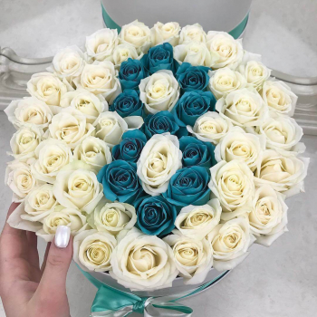 51 белая роза с бирюзовой цифрой