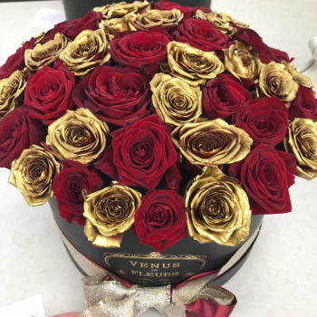 51 красно-золотая роза в коробке