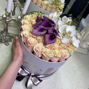 51 кремовая роза микс с каллами