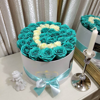 51 бирюзовая роза с белой буквой