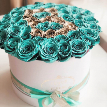 51 бирюзовая роза с золотой буквой 51 бирюзовая роза с золотой буквой