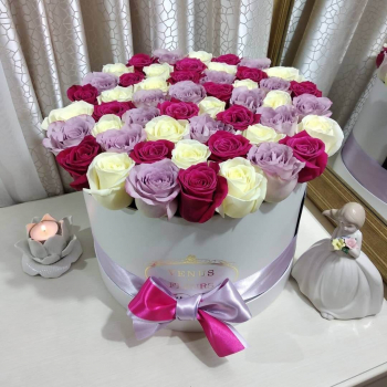 Микс из роз в коробке - 51 шт. Микс из роз в коробке - 51 шт.