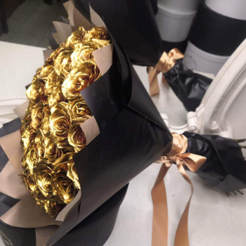 51 золотая роза в букете 51 золотая роза в букете