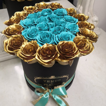 25 Бирюзовых роз "Модные цветы" 25 Бирюзовых роз "Модные цветы"