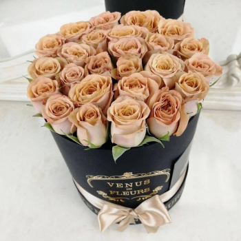 25 кофейных роз в коробке