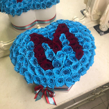 Голубые розы с буквой от 51 шт. 