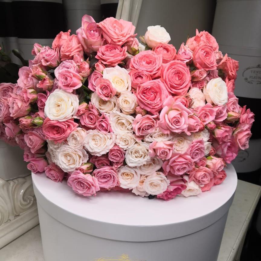 25 нежных кустовых роз в букете