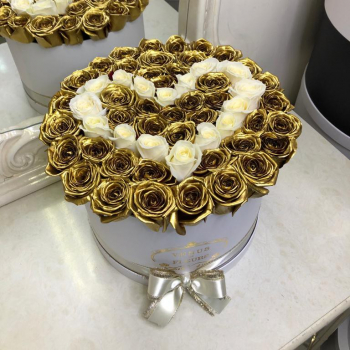 Золотые розы с сердцем от 51 шт. Золотые розы с сердцем от 51 шт.