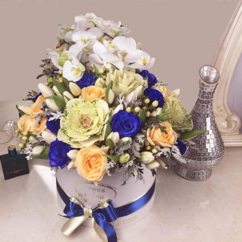 Букет "Изысканные цветы" - 101 шт.