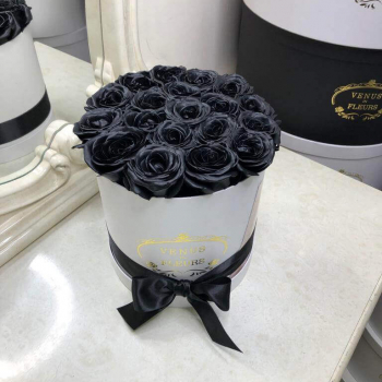 15 черных роз в коробке
