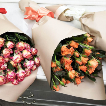 15 кустовых роз в букете