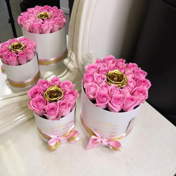 13 розовых роз в коробке 13 розовых роз в коробке