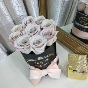 11 кремовых роз в коробке 11 кремовых роз в коробке