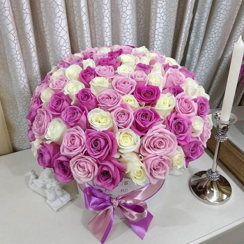 Разноцветные розы в коробке от 61 шт. Разноцветные розы в коробке от 61 шт.