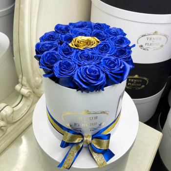 15 синих роз с золотой 15 синих роз с золотой