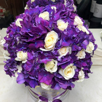 Гортензии с розами от 29 шт.