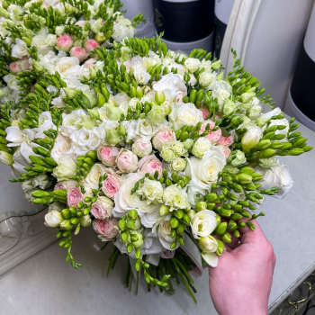 Пионовидные с фрезией - 101 шт. Пионовидные с фрезией - 101 шт.