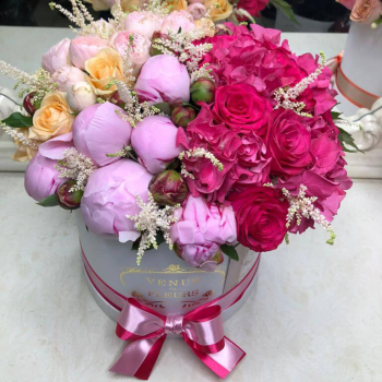 Пионы с гортензией в миксе от 41 шт. Пионы с гортензией в миксе от 41 шт.