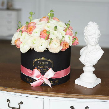 Ранункулюсы в коробке от 19 шт.