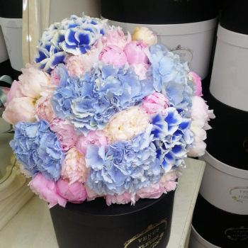 Гортензии с пионами в букете - 29 шт. Гортензии с пионами в букете - 29 шт.