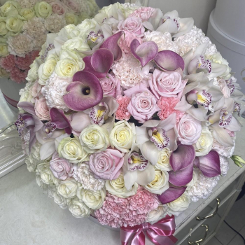 Микс цветов с каллами от 51 шт.