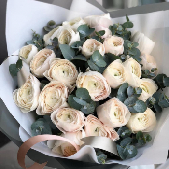 Белые ранункулюсы в букете - 29 шт.