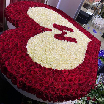 1001 роза - белое сердце с буквой 1001 роза - белое сердце с буквой