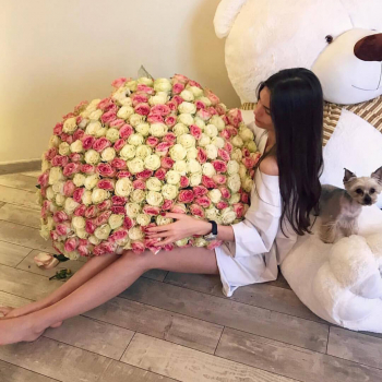 501 бело-кофейная роза в букете - 80 см.