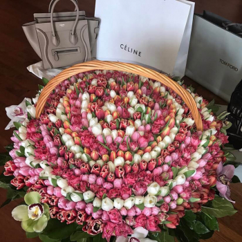 1001 радужный тюльпан в корзине