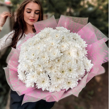 41 белая хризантема в букете