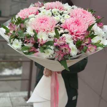 Микс с хризантемами в букете - 65 шт.