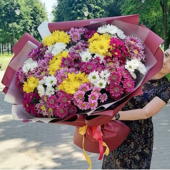 Микс из 41 хризантемы в букете