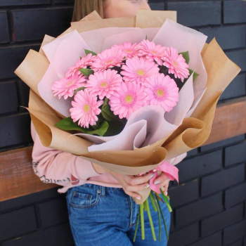 19 розовых гербер в букете