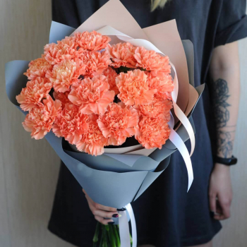 19 коралловых гвоздик в букете 19 коралловых гвоздик в букете