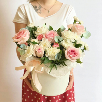 Микс из гвоздик с розами - 29 шт. Микс из гвоздик с розами - 29 шт.