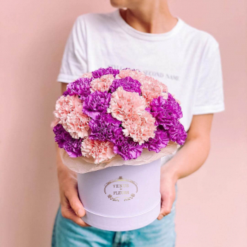 41 розово-фиолетовая гвоздика